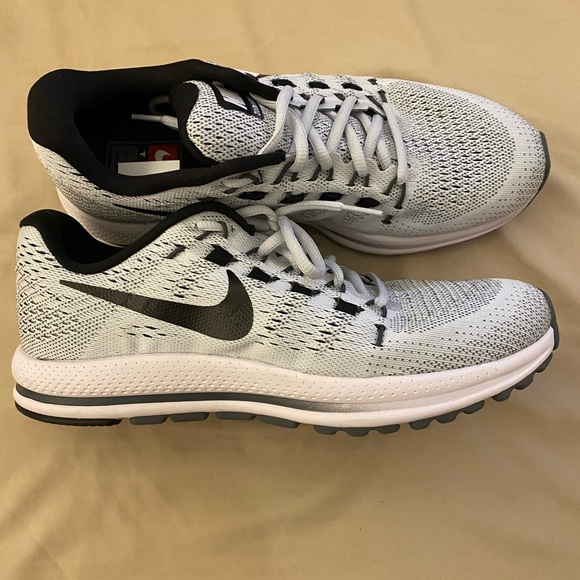 Gray Nike shoe. Men’s 8.5 Like new